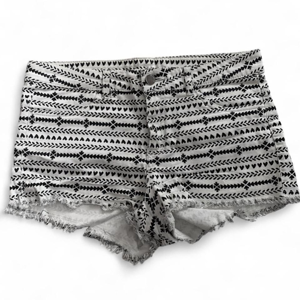 Arizona Western Black White Cutoff Shorts